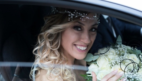 Un cuento de hadas sin príncipe: una mujer italiana se casó sola Un cuento de hadas sin príncipe: una mujer italiana se casó sola