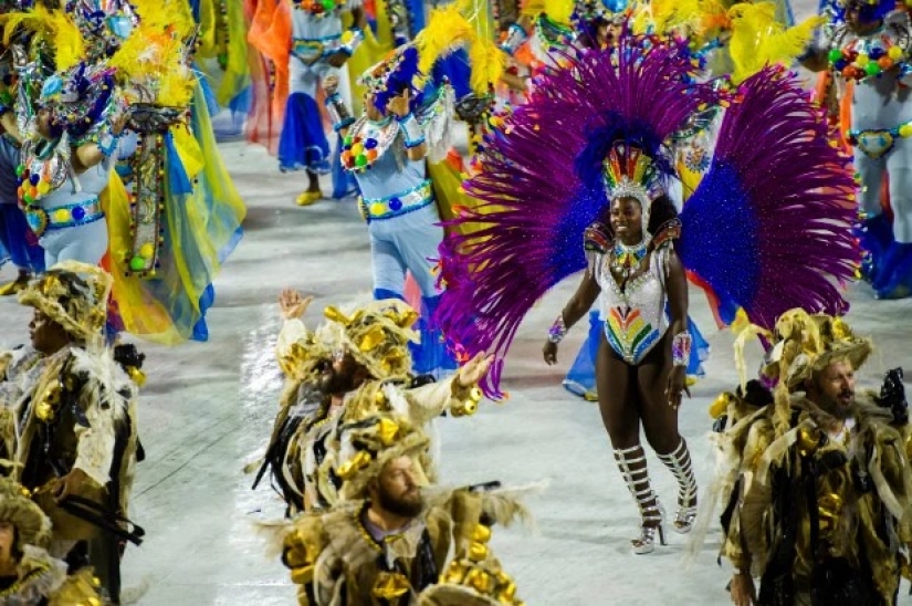 Un derroche de colores y emociones: el carnaval anual ha comenzado en Río de Janeiro