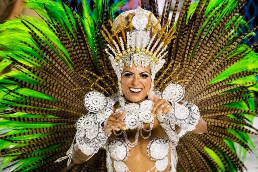 Un derroche de colores y emociones: el carnaval anual ha comenzado en Río de Janeiro