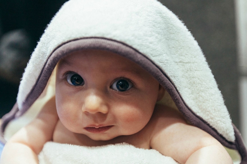 Un esposo cariñoso contrató a 23 artistas para un regalo increíble a su esposa