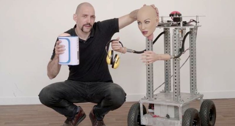 Un estadounidense enseñó a una máquina de sexo oral a reconocer comandos de voz Un estadounidense enseñó a una máquina de sexo oral a reconocer comandos de voz