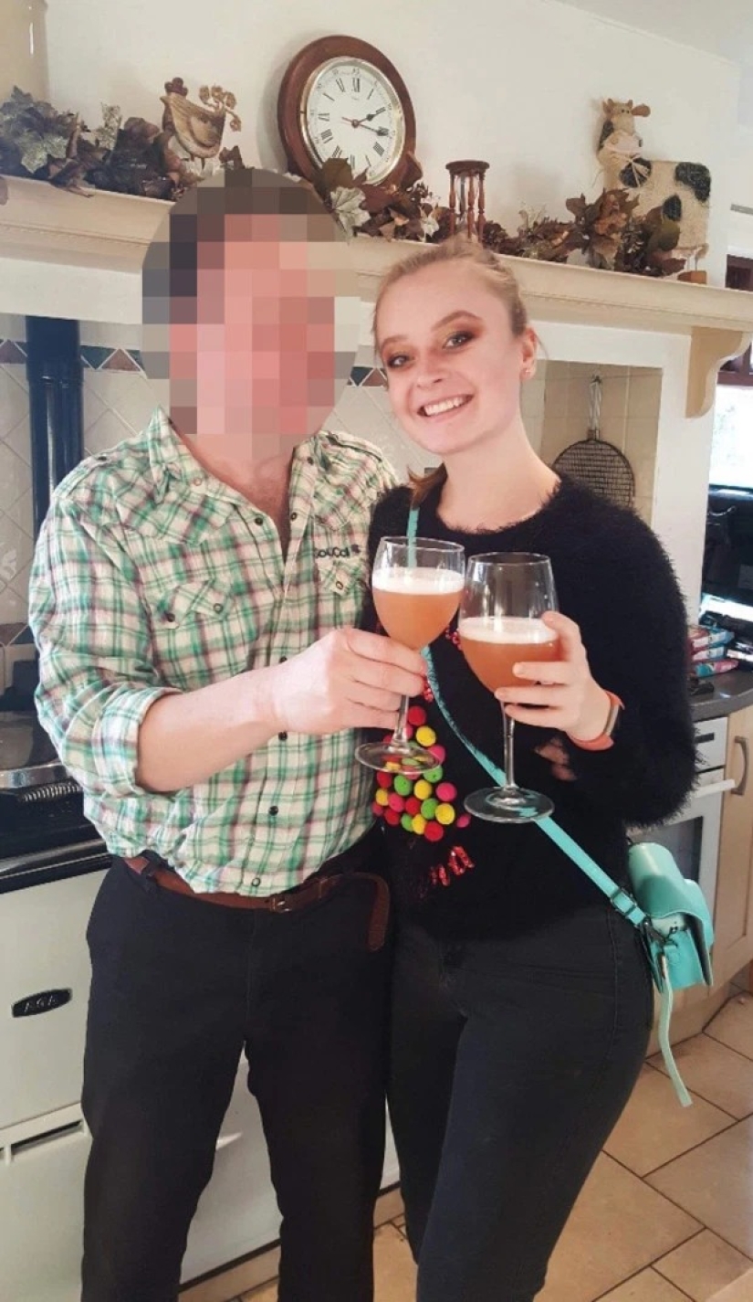 Un estudiante de 19 años se reúne con cinco "papás" que pagan por todo