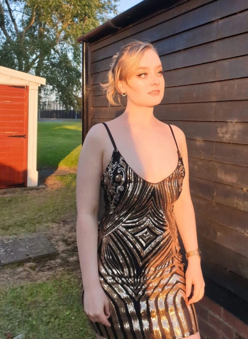 Un estudiante de 19 años se reúne con cinco "papás" que pagan por todo