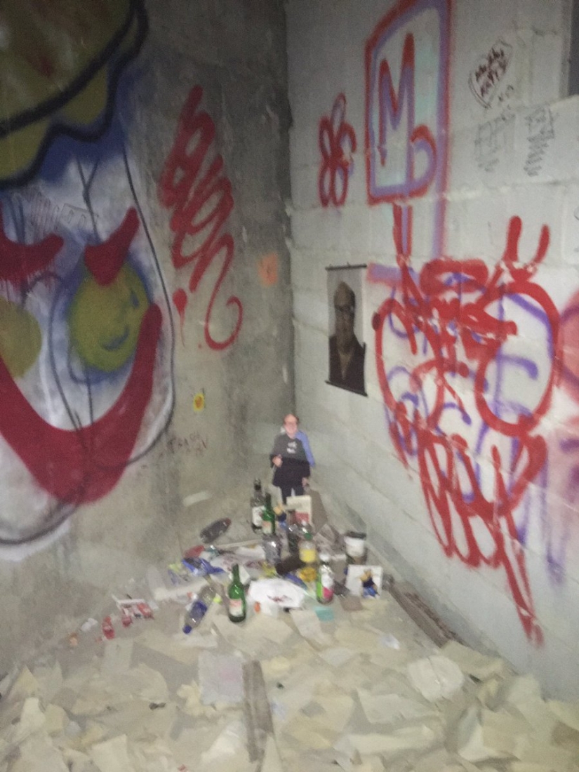 Un estudiante de Nueva York encontró la habitación secreta de la secta de Danny DeVito en su universidad