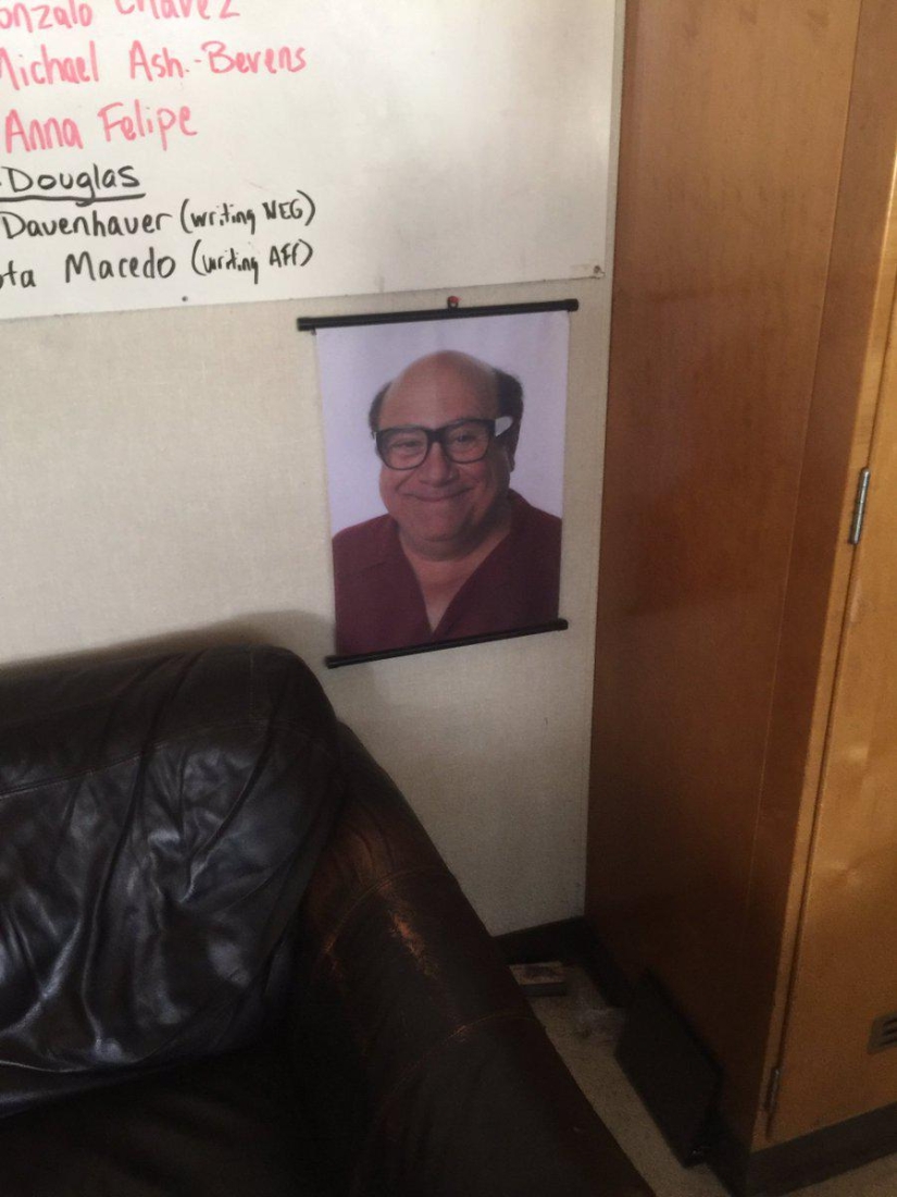 Un estudiante de Nueva York encontró la habitación secreta de la secta de Danny DeVito en su universidad