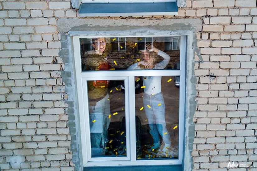 Un fotógrafo de Lituania con la ayuda de un dron espió lo que la gente está haciendo en cuarentena