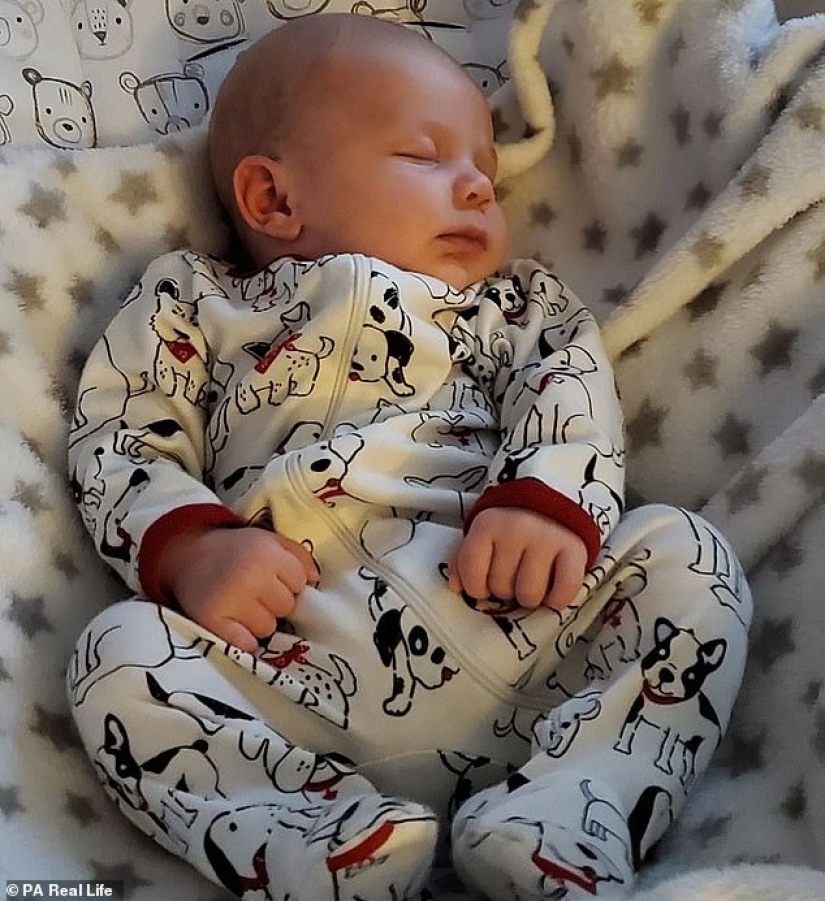 Un hombre se convirtió en donante de esperma para un amigo transgénero y su esposa, con quienes solía tener aventuras