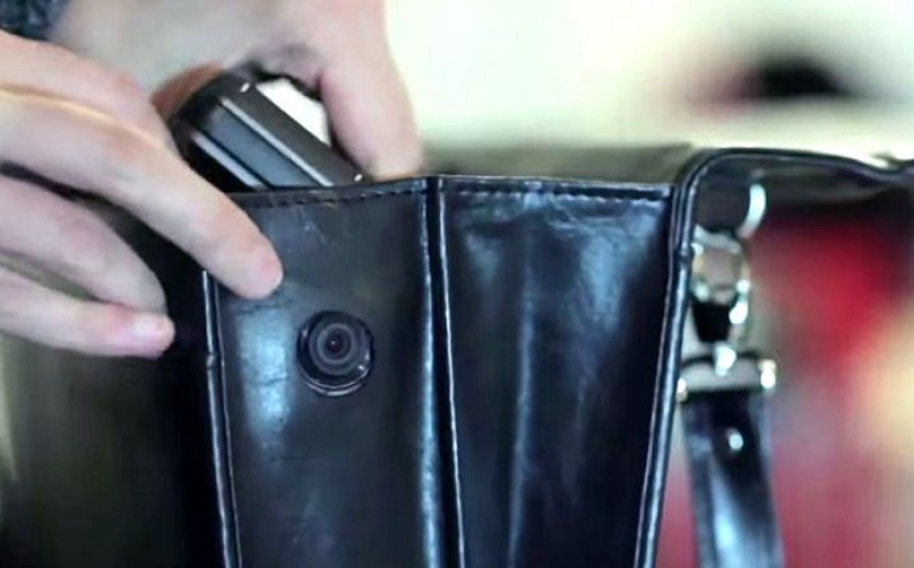 Un hombre sordo se conmovió hasta las lágrimas después de enterarse de que los residentes de su vecindario habían aprendido el lenguaje de señas para hablar con él Un hombre sordo se conmovió hasta las lágrimas después de enterarse de que los residentes de su vecindario habían aprendido el lenguaje de señas para hablar con él