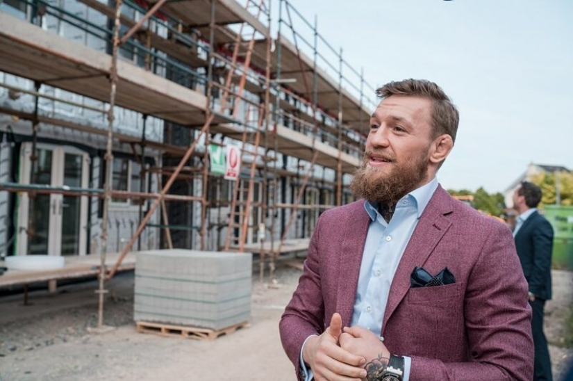 Un luchador con un gran corazón: Conor McGregor construye hogares para irlandeses sin hogar Un luchador con un gran corazón: Conor McGregor construye hogares para irlandeses sin hogar