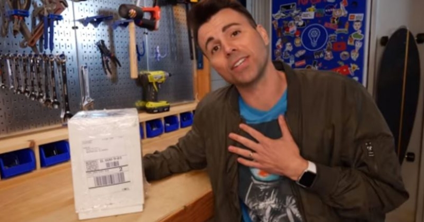 Un paquete con una sorpresa, o tomar el de otra persona es pecaminoso y ridículo Un paquete con una sorpresa, o tomar el de otra persona es pecaminoso y ridículo