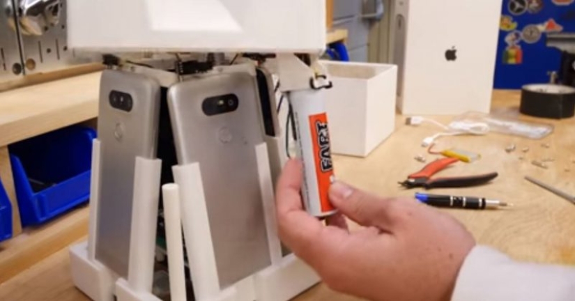 Un paquete con una sorpresa, o tomar el de otra persona es pecaminoso y ridículo Un paquete con una sorpresa, o tomar el de otra persona es pecaminoso y ridículo