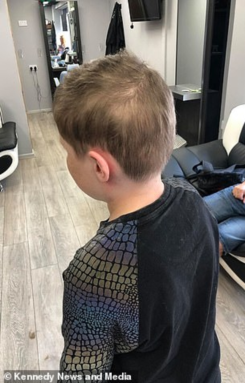 Un peluquero británico logró cortar a un niño de papa. No fue fácil