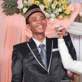 Un residente de Indonesia adoptó a un niño y crió a un marido ideal de él