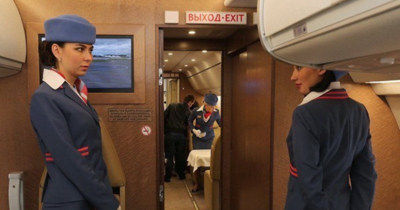 Un residente de la capital cultural organizó un espectáculo erótico en un avión de pasajeros