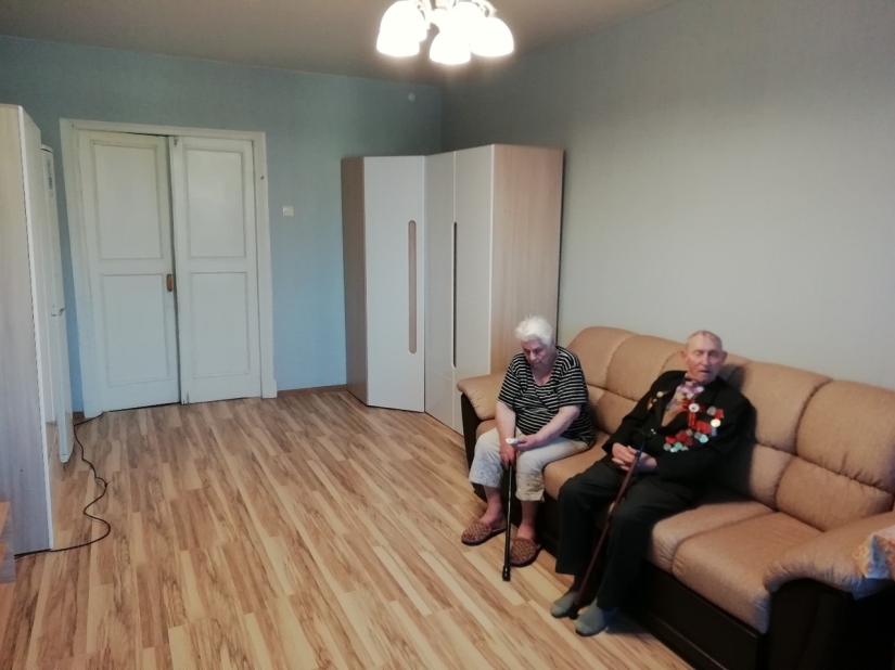 Un residente de Ekaterimburgo reparó a un veterano de la Segunda Guerra Mundial por su cuenta