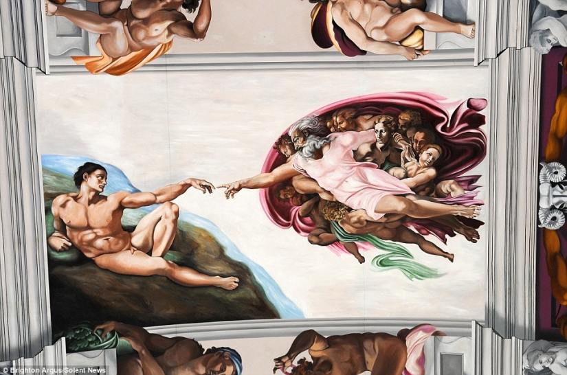 Un sacerdote británico copió exactamente la pintura de la Capilla Sixtina en cinco años