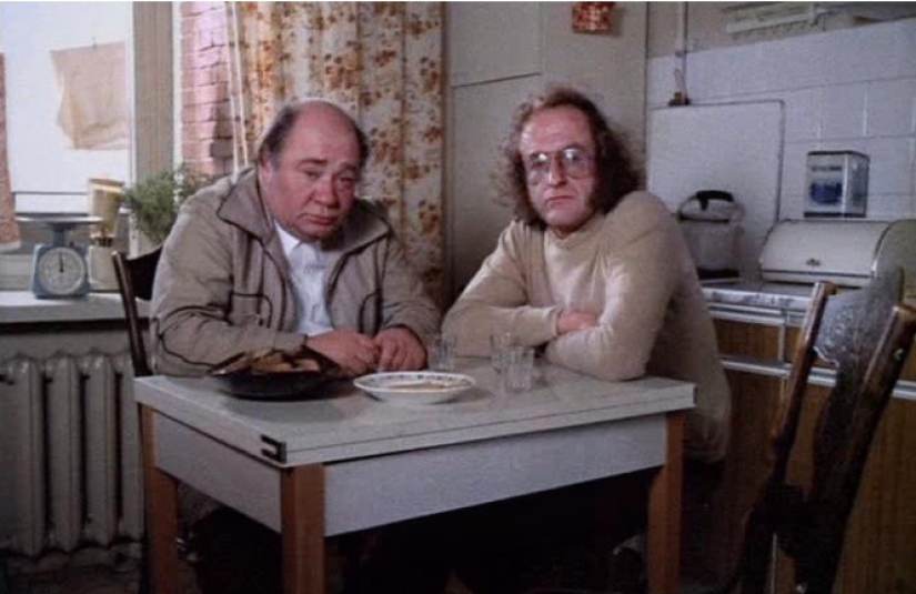 Una cabra por una hora y una caja de iPhone a la vez: las ofertas de alquiler más delirantes