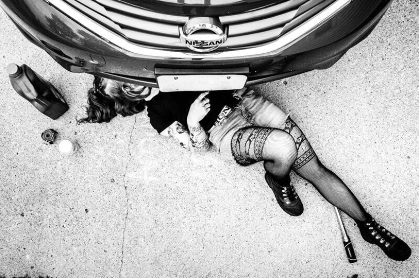 Una chica mecánica perdió su trabajo a causa de fotos sinceras en un sitio" para adultos"