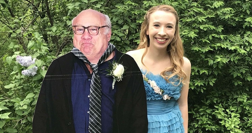 Una colegiala llegó al baile de graduación con un cartón de Danny Devito, el actor agradeció y envió una respuesta.