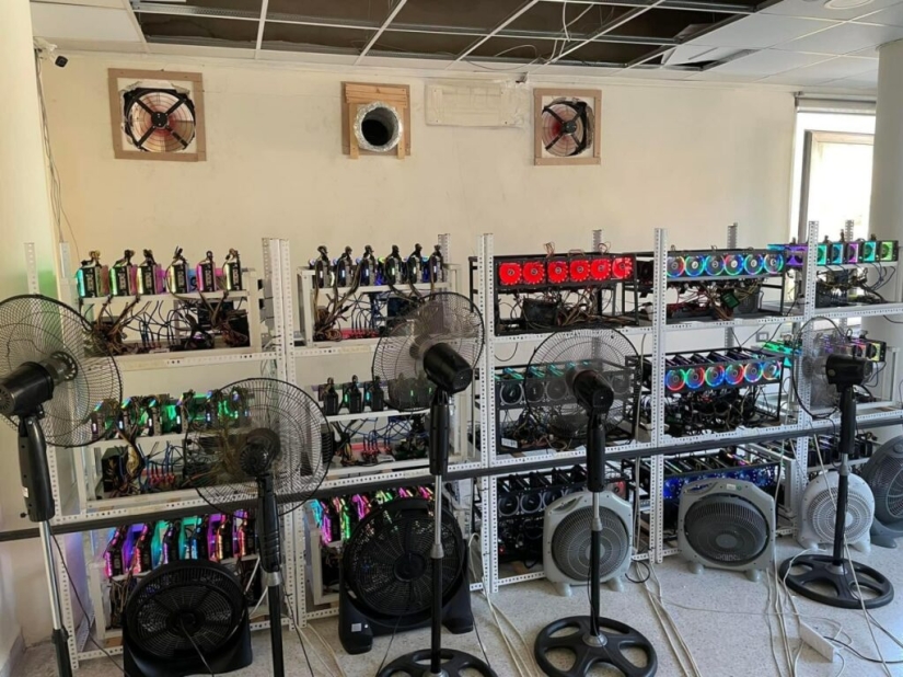 Una costosa granja para extraer criptomonedas se quemó debido a ahorros de un centavo Una costosa granja para extraer criptomonedas se quemó debido a ahorros de un centavo