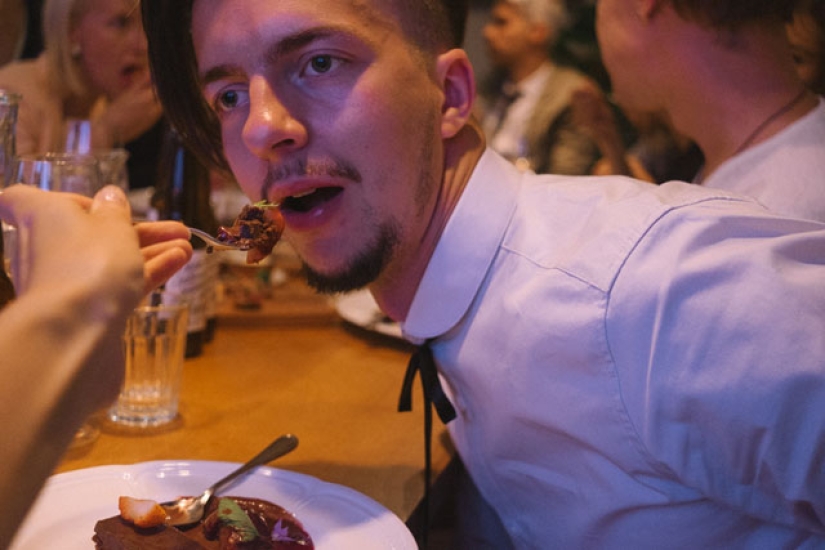 Una excelente manera de ahorrar dinero: una fotógrafa estonia filmó su boda ella misma