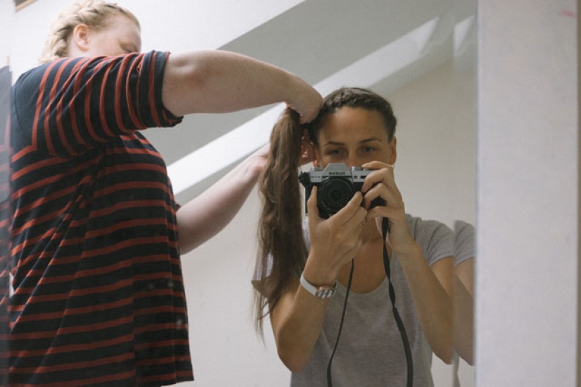 Una excelente manera de ahorrar dinero: una fotógrafa estonia filmó su boda ella misma