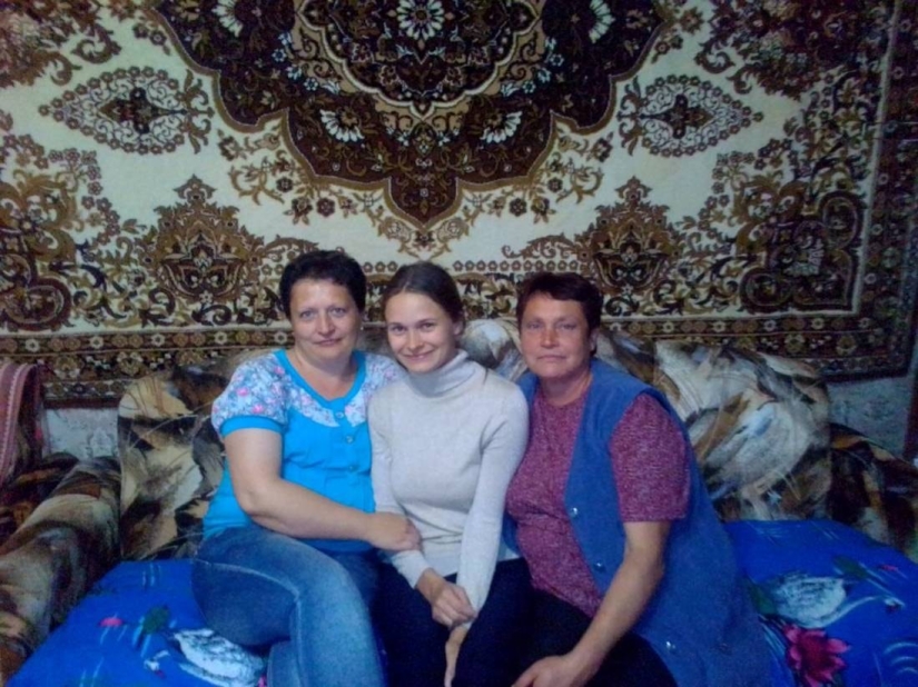 Una familia de Bielorrusia se reúne con su hija desaparecida 20 años después de su desaparición Una familia de Bielorrusia se reúne con su hija desaparecida 20 años después de su desaparición