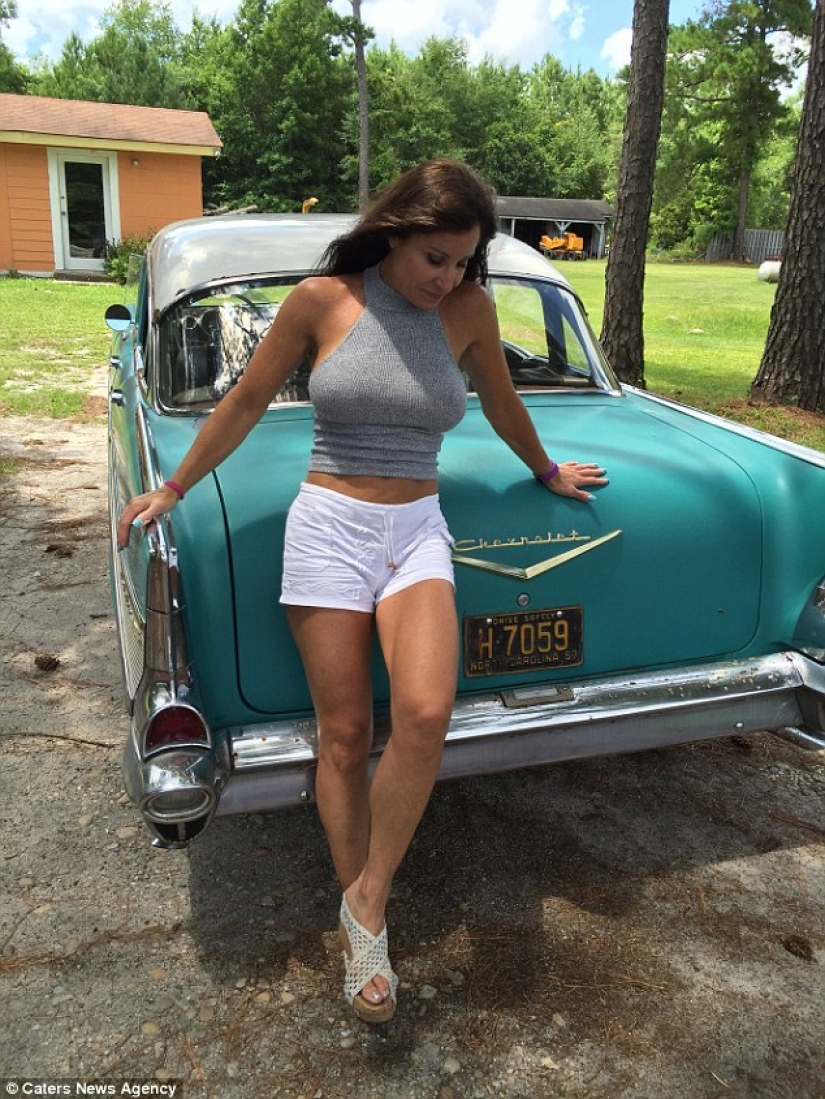 Una granjera de 50 años con su magnífica figura te hará levantarte del sofá y llevar un estilo de vida saludable Una granjera de 50 años con su magnífica figura te hará levantarte del sofá y llevar un estilo de vida saludable