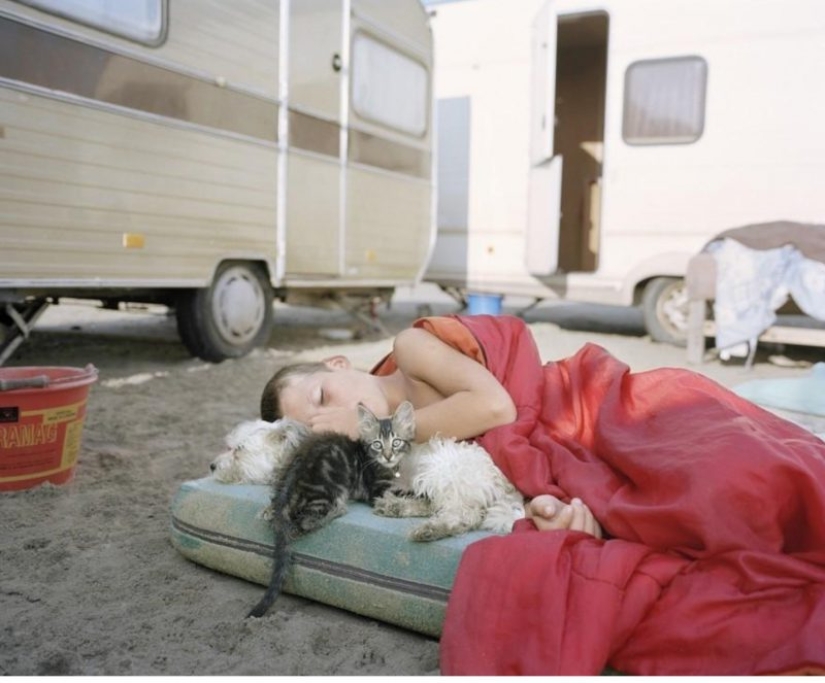 Una isla de libertad y calidez: la última playa salvaje de Piemanson