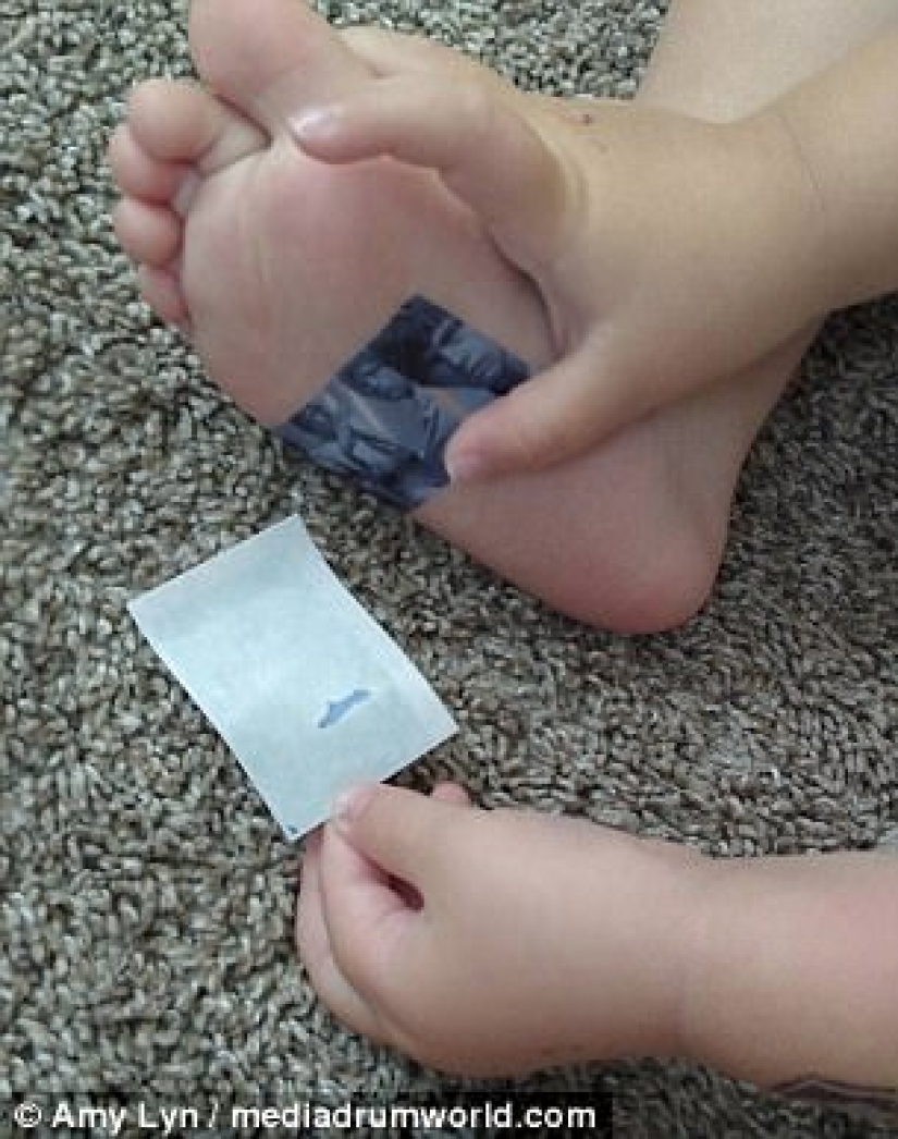 Una madre alternativa le permite a su hija de 2 años teñirse el cabello y maquillarse