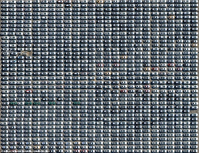 Una mirada desde el cielo a la "Gran Manzana" y a la "Ciudad de los Ángeles" Una mirada desde el cielo a la "Gran Manzana" y a la "Ciudad de los Ángeles"