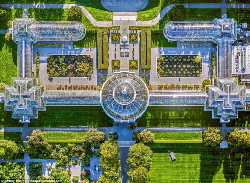 Una mirada desde el cielo a la "Gran Manzana" y a la "Ciudad de los Ángeles" Una mirada desde el cielo a la "Gran Manzana" y a la "Ciudad de los Ángeles"