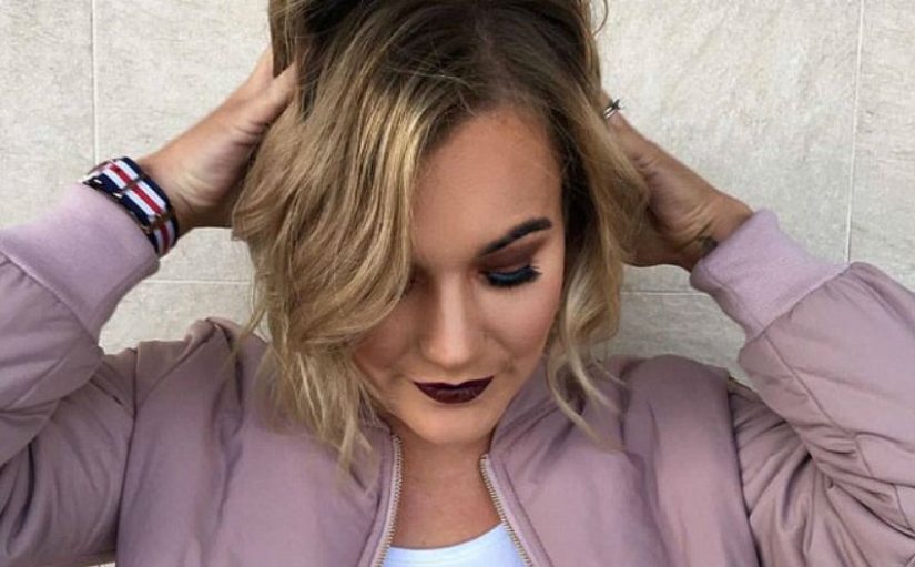 Una mujer australiana se desnudó, hablando en contra de la moda para una rápida recuperación de la figura después del parto