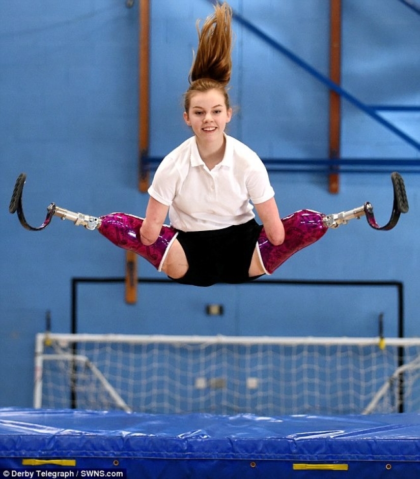 Una mujer británica a la que le amputaron todas sus extremidades lleva a cabo talleres de maquillaje Una mujer británica a la que le amputaron todas sus extremidades lleva a cabo talleres de maquillaje