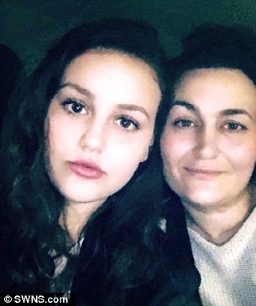 Una mujer británica, después de enterarse de que un vecino anciano no había limpiado ni lavado durante 13 años, cambió su vida