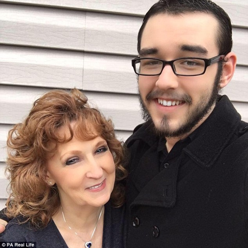 Una mujer estadounidense de 71 años conoció a un chico de 17 años en el funeral de su hijo y se casó con él