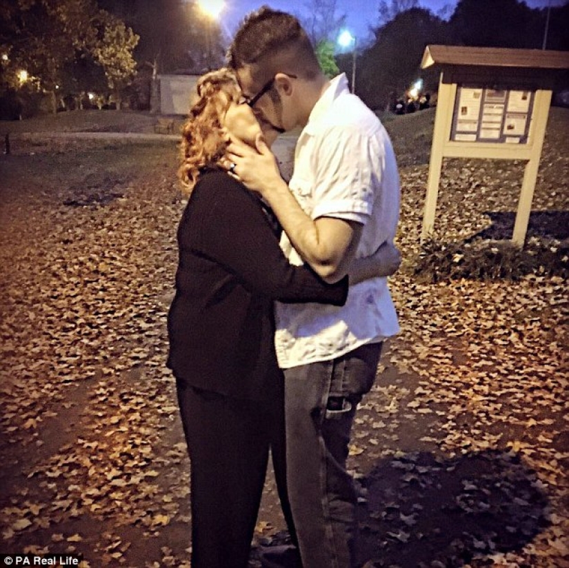 Una mujer estadounidense de 71 años conoció a un chico de 17 años en el funeral de su hijo y se casó con él