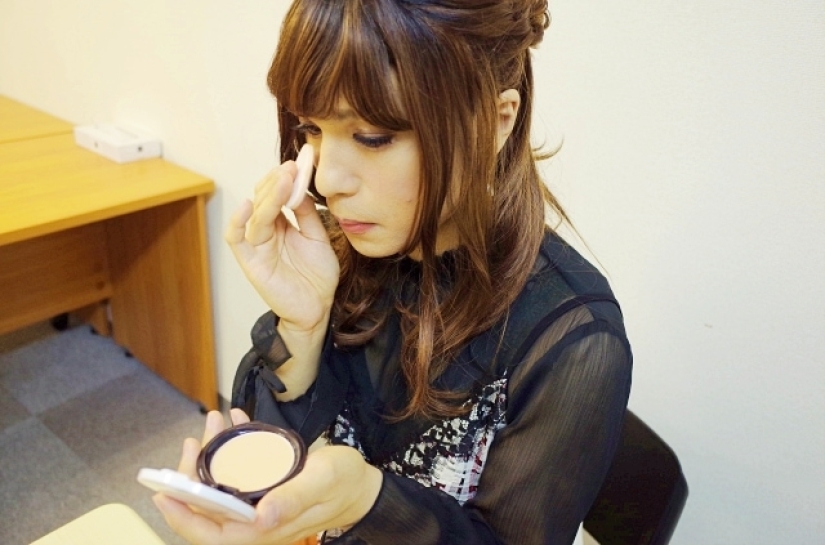 Una periodista japonesa pasó un día como mujer y dijo: "¡No quiero más!" Una periodista japonesa pasó un día como mujer y dijo: "¡No quiero más!"