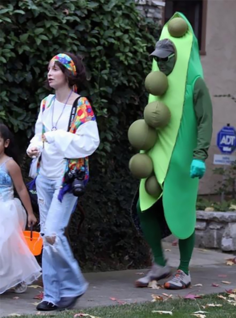 Una vaina gigante y una monja borracha: Harrison Ford es el rey de Halloween