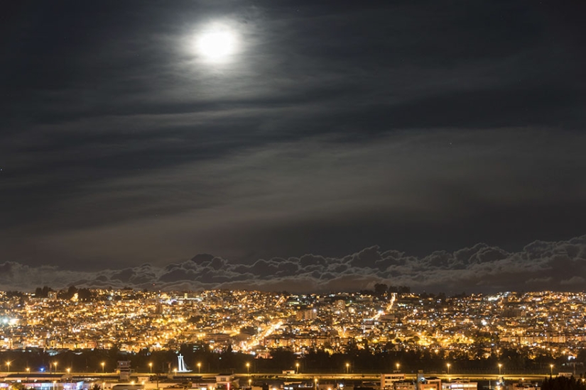 Under the wing of the plane: clouds, storms, thunderstorms in stunning pictures of the pilot