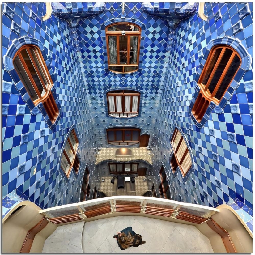Under your feet, above your head: the dizzying buildings of Stefano Scarselli