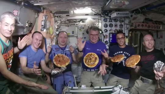 "Unexpectedly delicious": ISS astronauts cooked pizza in space
