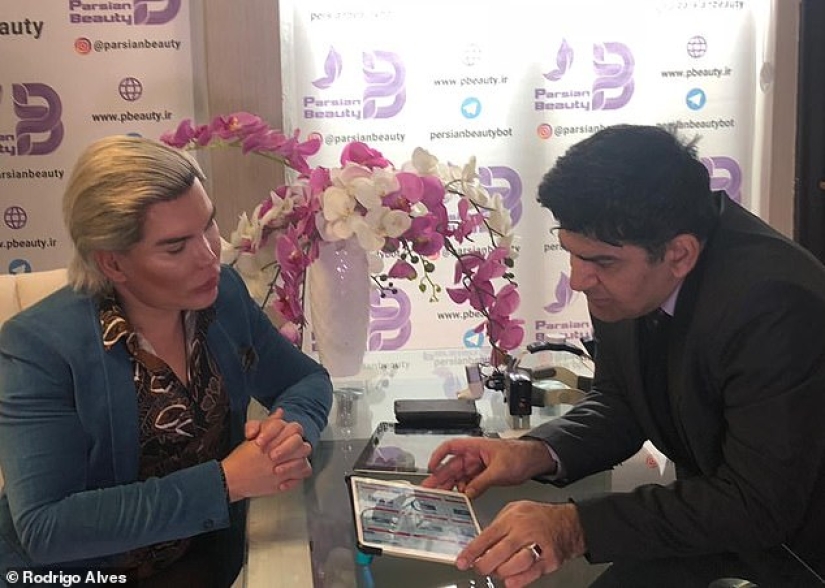 Unidentified object: the doll-man wants to "pump" his face back