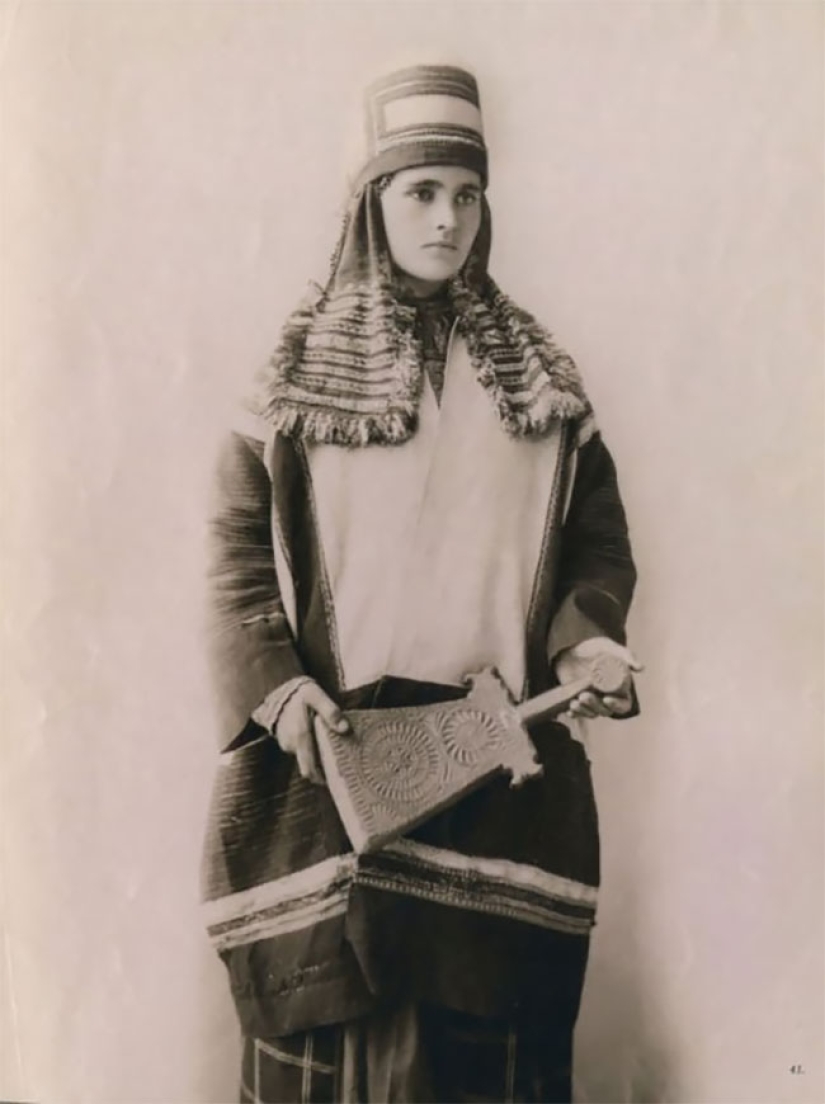 Unique photos of Russian beauties in folk costumes of pre-revolutionary Russia Unique photos of Russian beauties in folk costumes of pre-revolutionary Russia