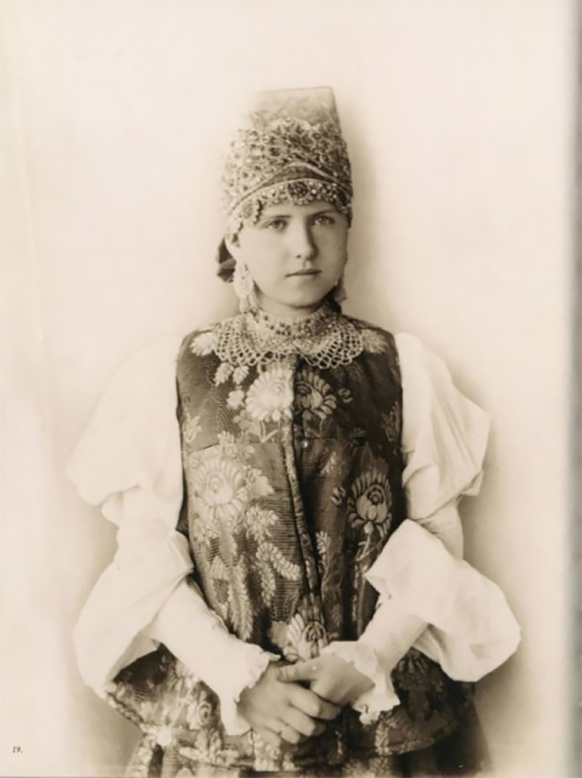 Unique photos of Russian beauties in folk costumes of pre-revolutionary Russia Unique photos of Russian beauties in folk costumes of pre-revolutionary Russia