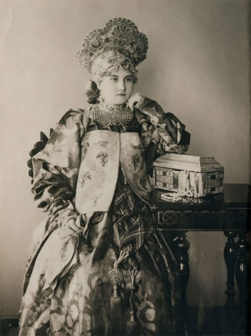 Unique photos of Russian beauties in folk costumes of pre-revolutionary Russia