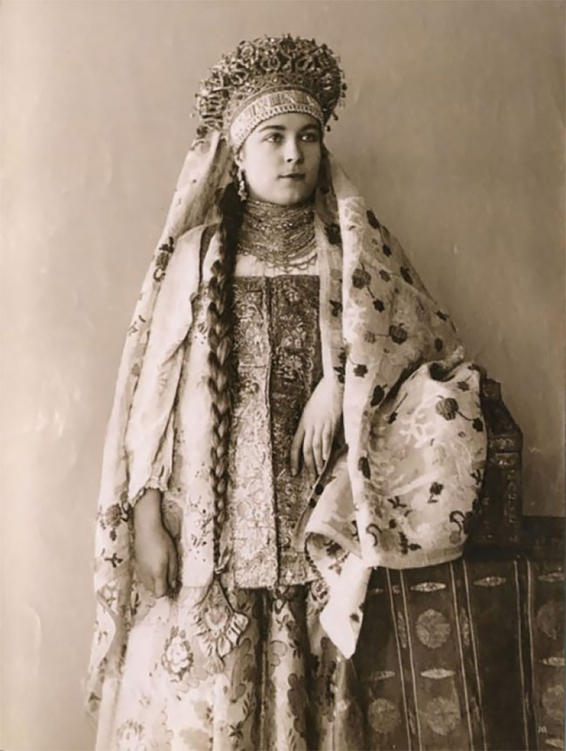 Unique photos of Russian beauties in folk costumes of pre-revolutionary Russia