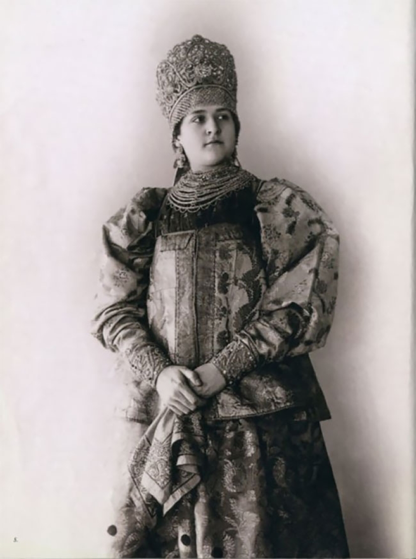 Unique photos of Russian beauties in folk costumes of pre-revolutionary Russia