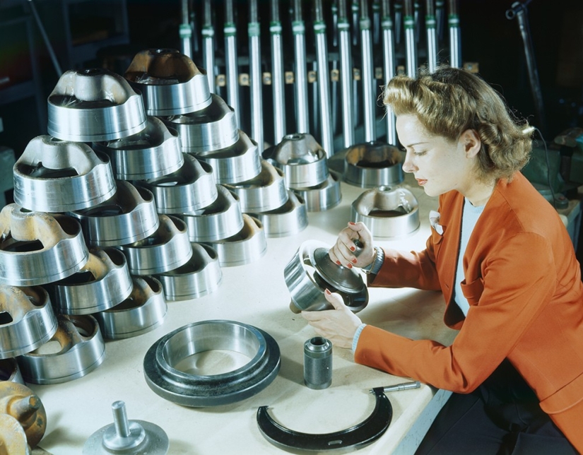 Unique photos of the 1940s in color codes. Unique photos of the 1940s in color codes.