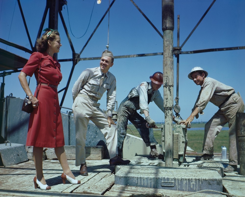 Unique photos of the 1940s in color codes. Unique photos of the 1940s in color codes.